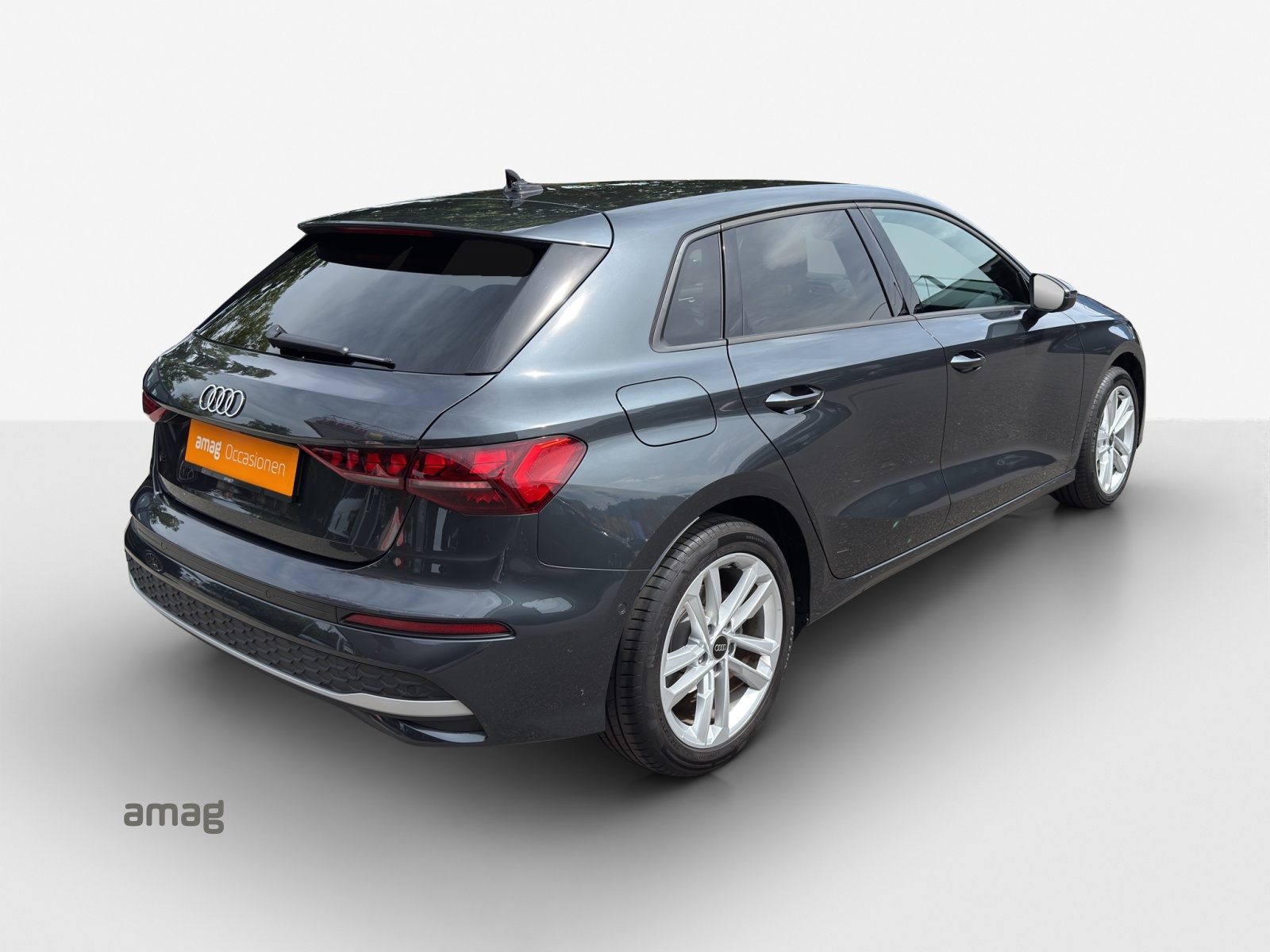 AUDI A3 Sportback 35 TFSI Attraction S-tronic-image-4