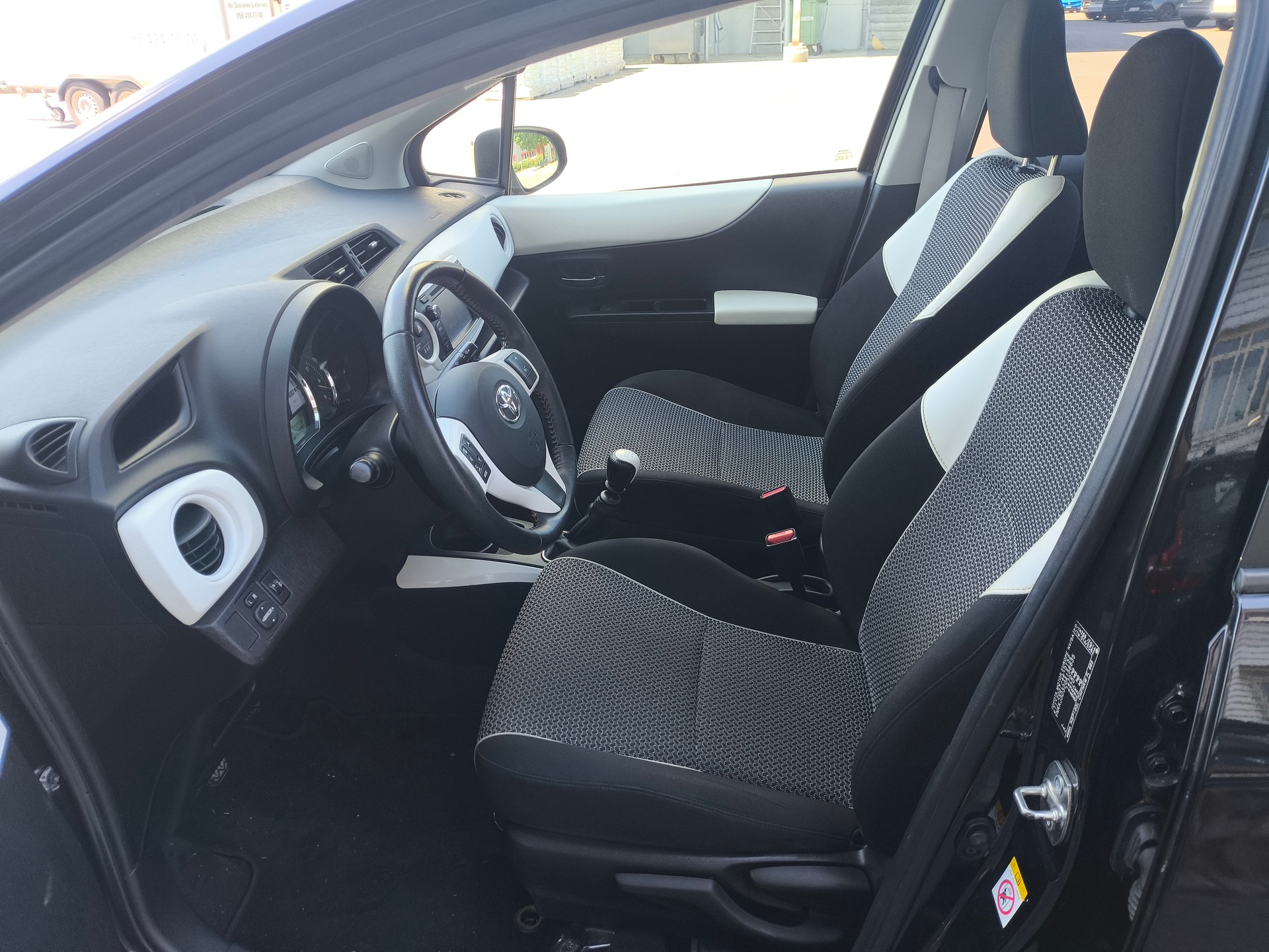 TOYOTA Yaris 1.33 Trend-image-10