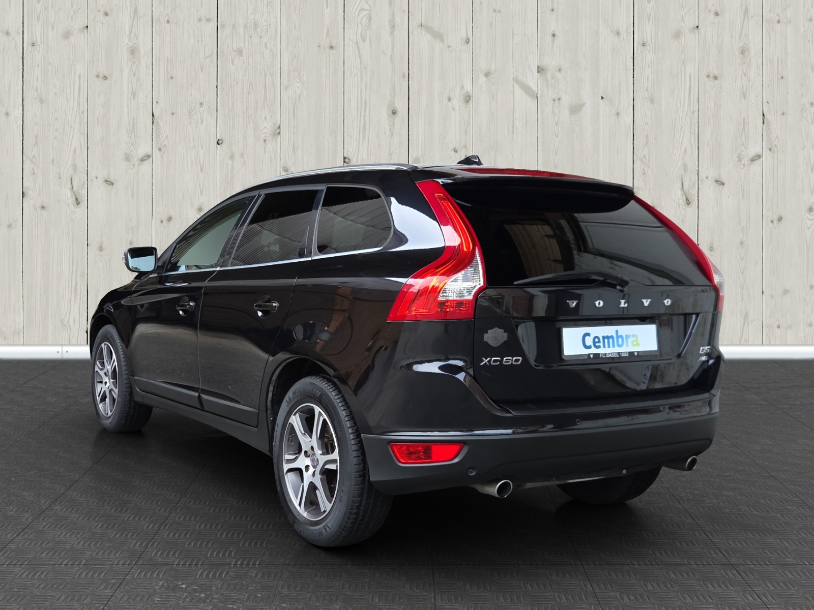 VOLVO XC60 D5 AWD Momentum-image-4