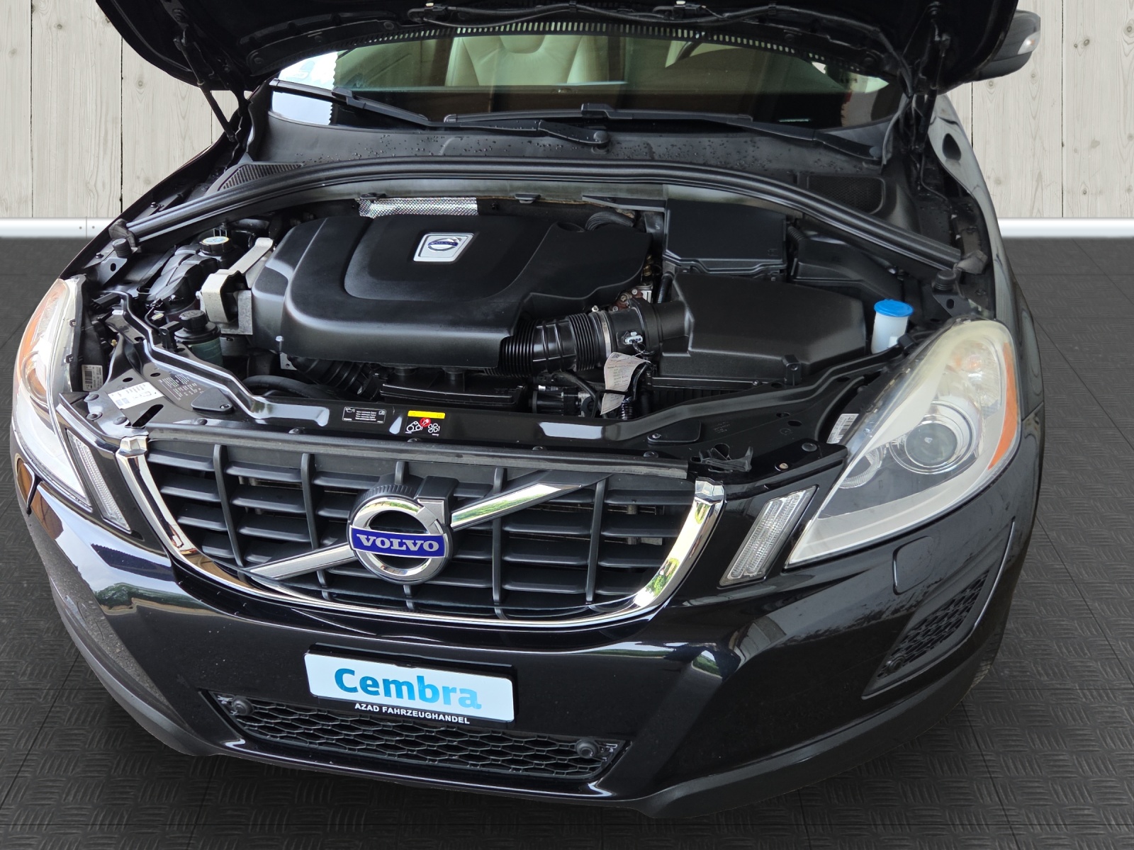 VOLVO XC60 D5 AWD Momentum-image-15