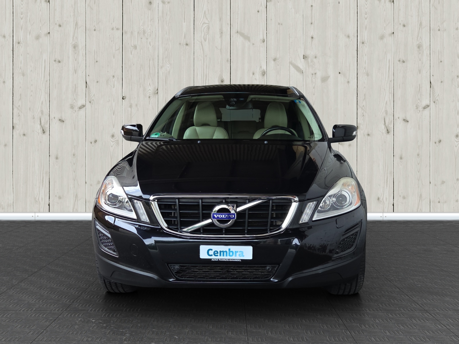 VOLVO XC60 D5 AWD Momentum-image-1
