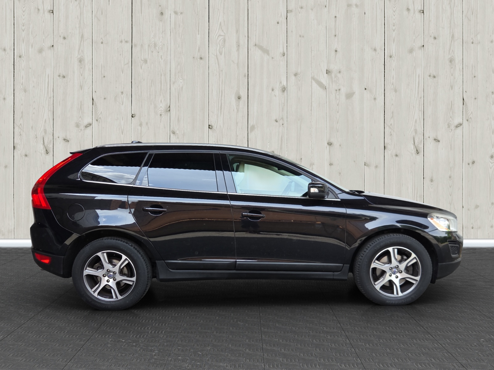 VOLVO XC60 D5 AWD Momentum-image-7