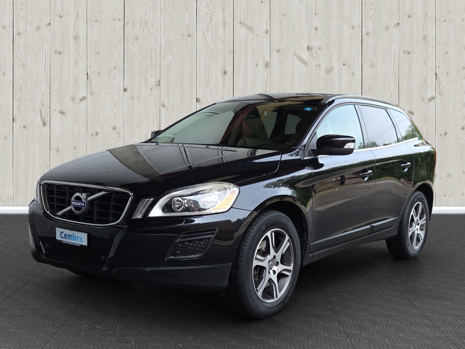 VOLVO XC60 D5 AWD Momentum-image-2