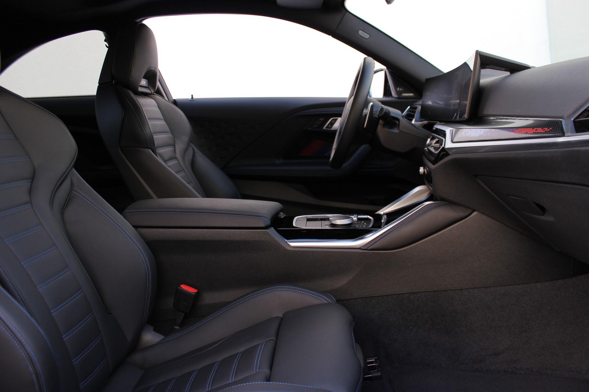 BMW M240i xDrive M Sport Pro MINERALWEISS METALLIC *ANHÄNGERKUPPLUNG*-image-1