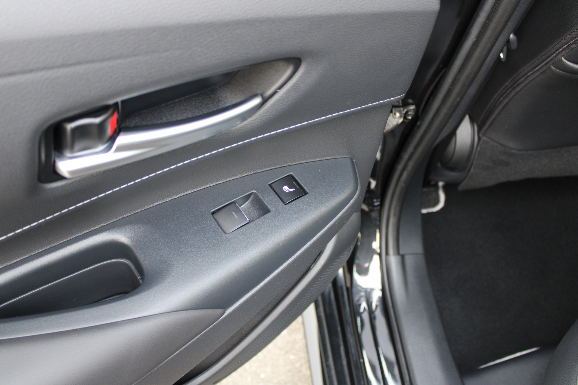 TOYOTA Corolla Touring Sports 2.0 HSD Premium e-CVT-image-19