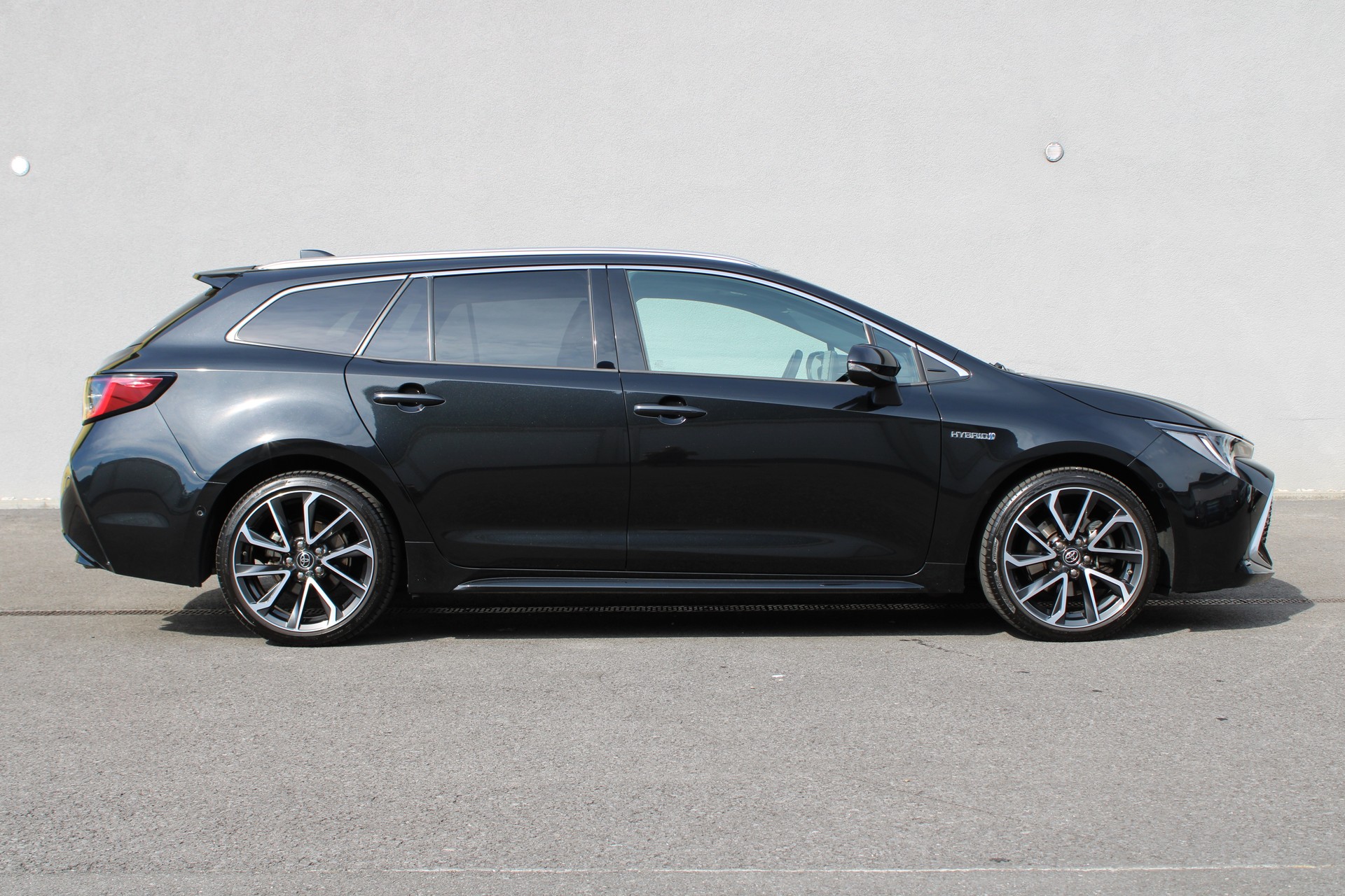 TOYOTA Corolla Touring Sports 2.0 HSD Premium e-CVT-image-3