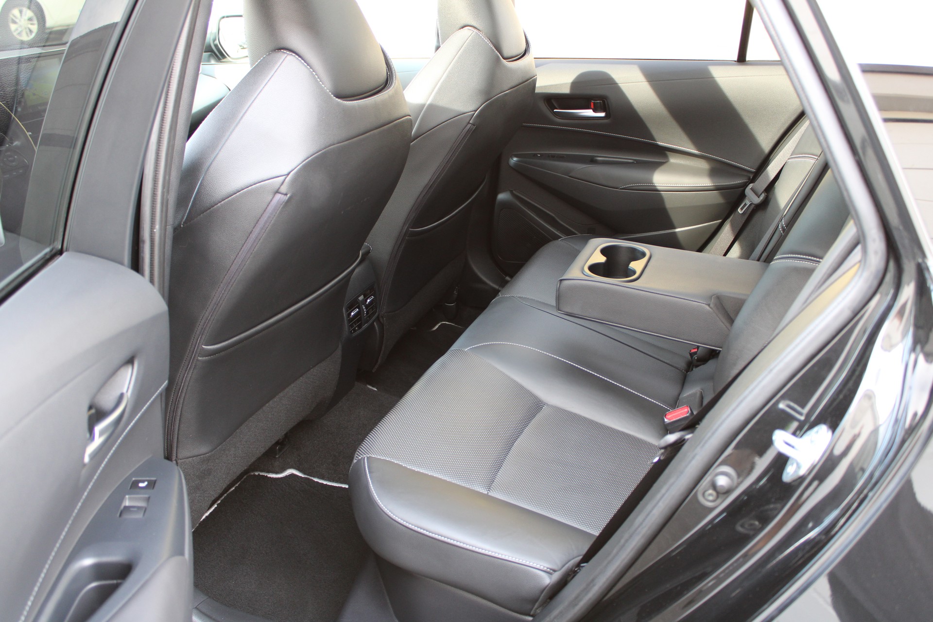 TOYOTA Corolla Touring Sports 2.0 HSD Premium e-CVT-image-18