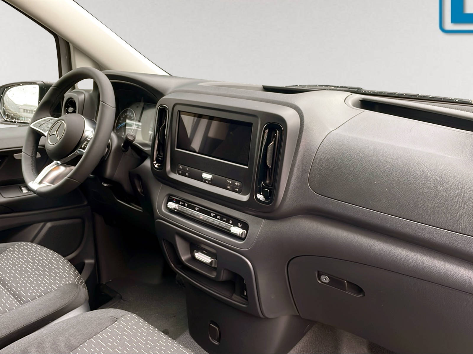 MERCEDES-BENZ eVito 129 Lang Profesional-image-5