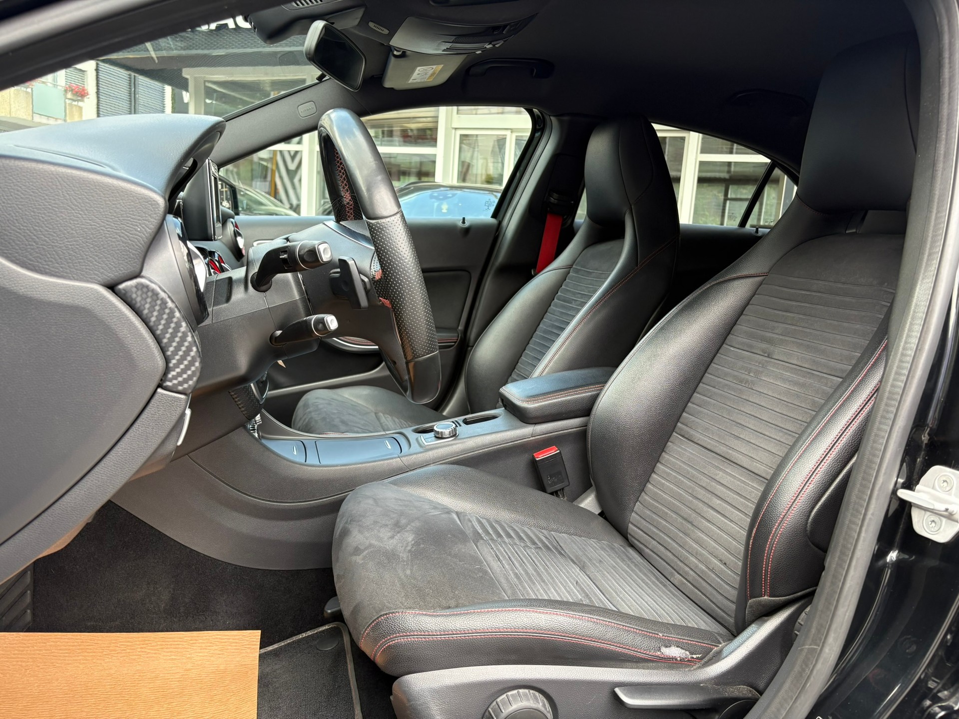 MERCEDES-BENZ A 250 Sport 4Matic-image-8