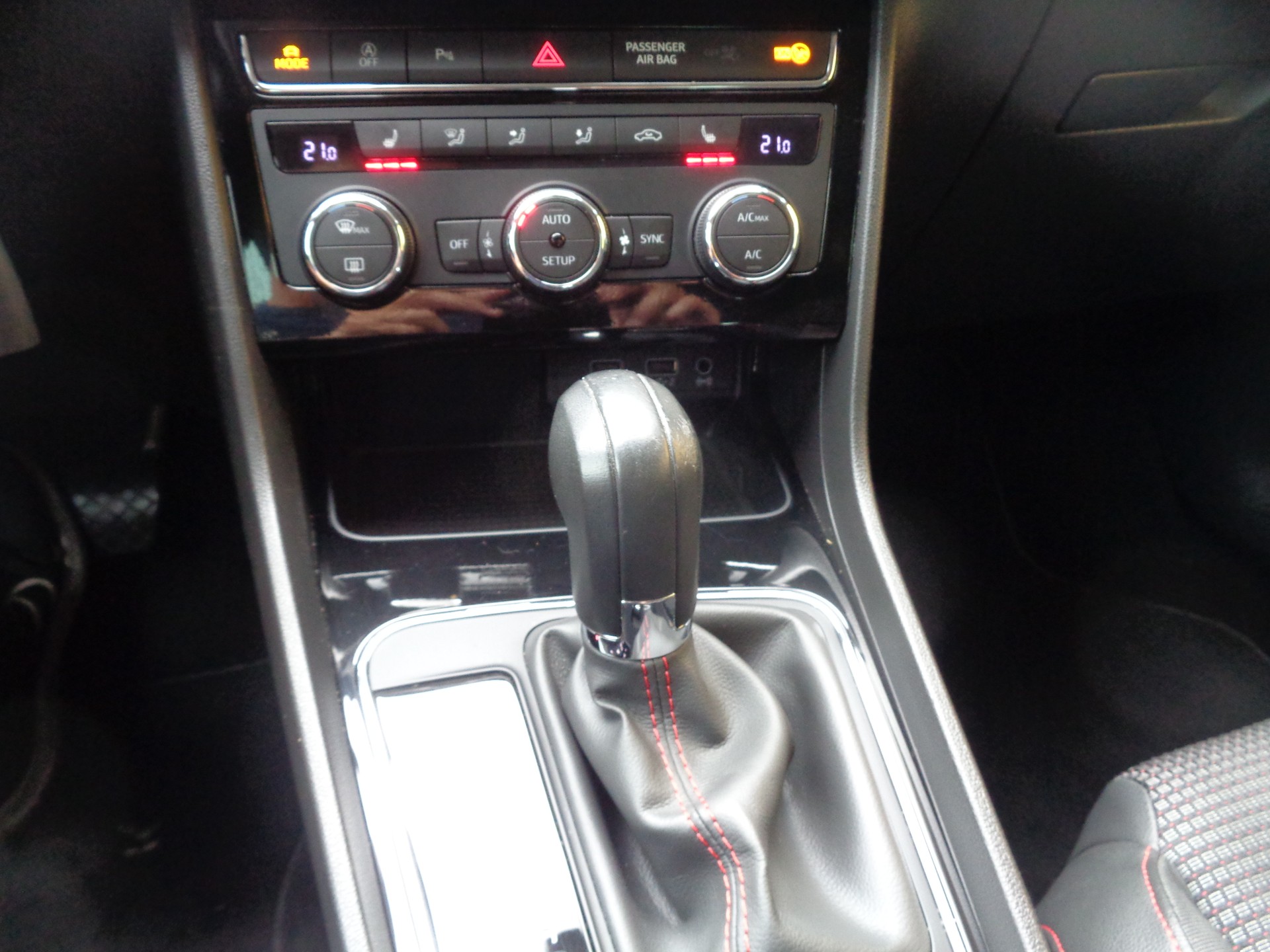 SEAT Leon 1.5 TSI EVO FR ACT FR DSG-image-10