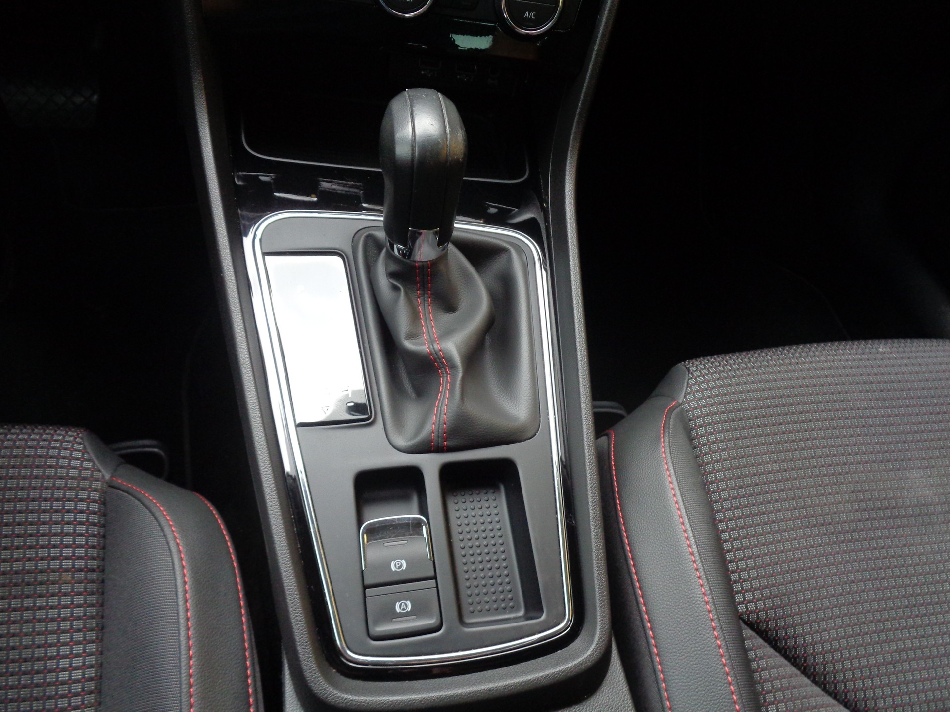 SEAT Leon 1.5 TSI EVO FR ACT FR DSG-image-9