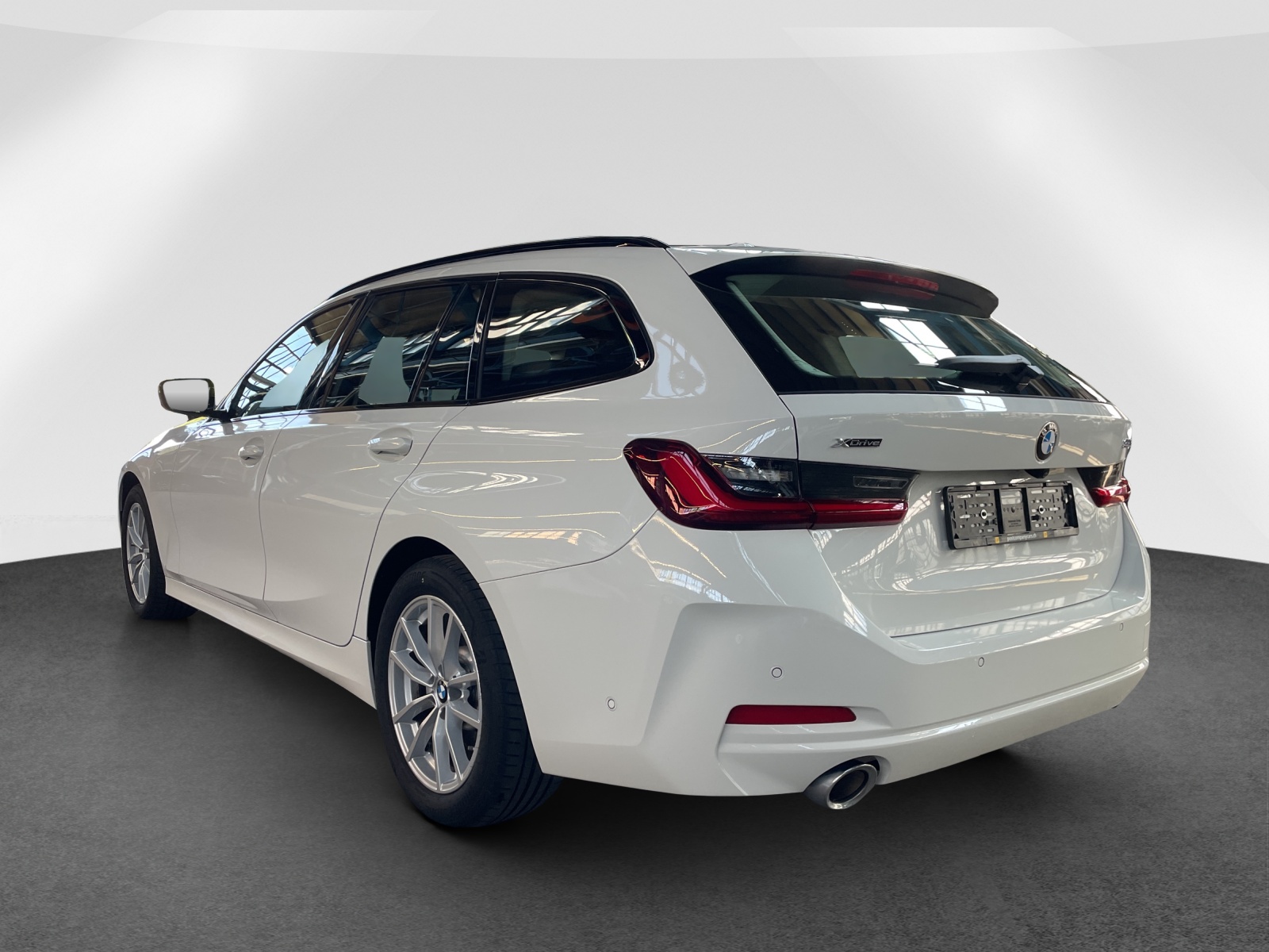 BMW 330i xDrive Touring-image-3