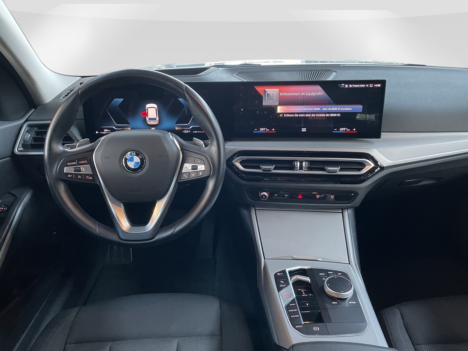 BMW 330i xDrive Touring-image-7