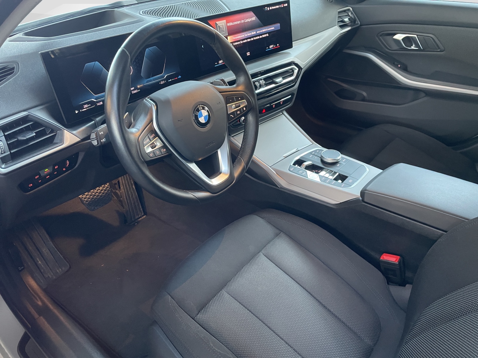 BMW 330i xDrive Touring-image-6