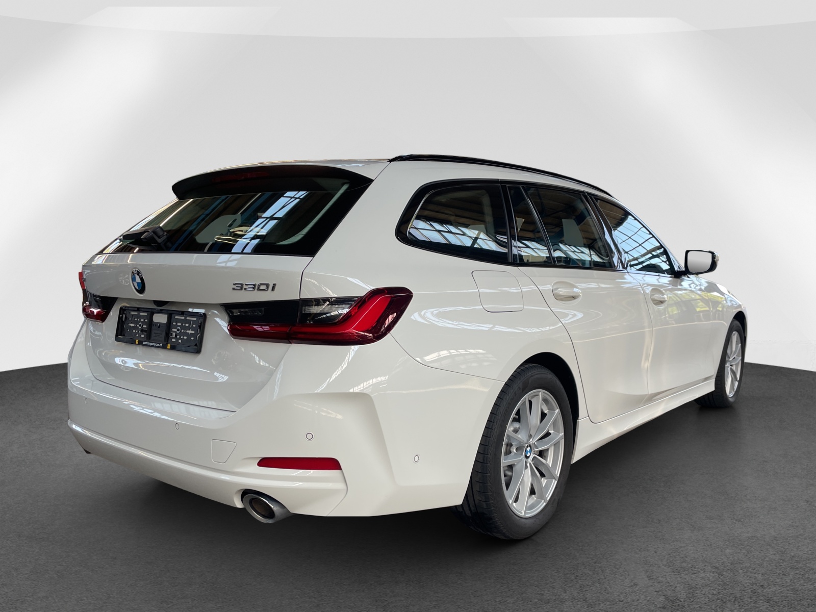 BMW 330i xDrive Touring-image-5