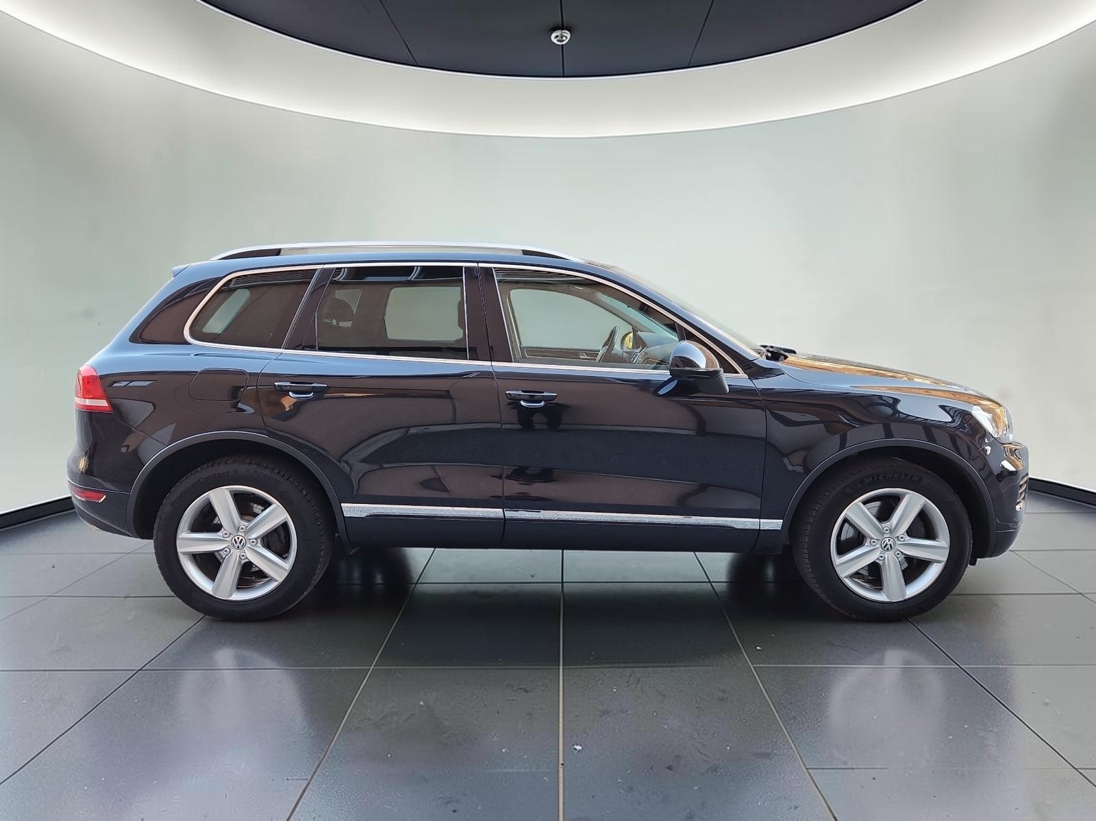 VW Touareg 3.0 TSI Hybrid Tiptronic-image-3