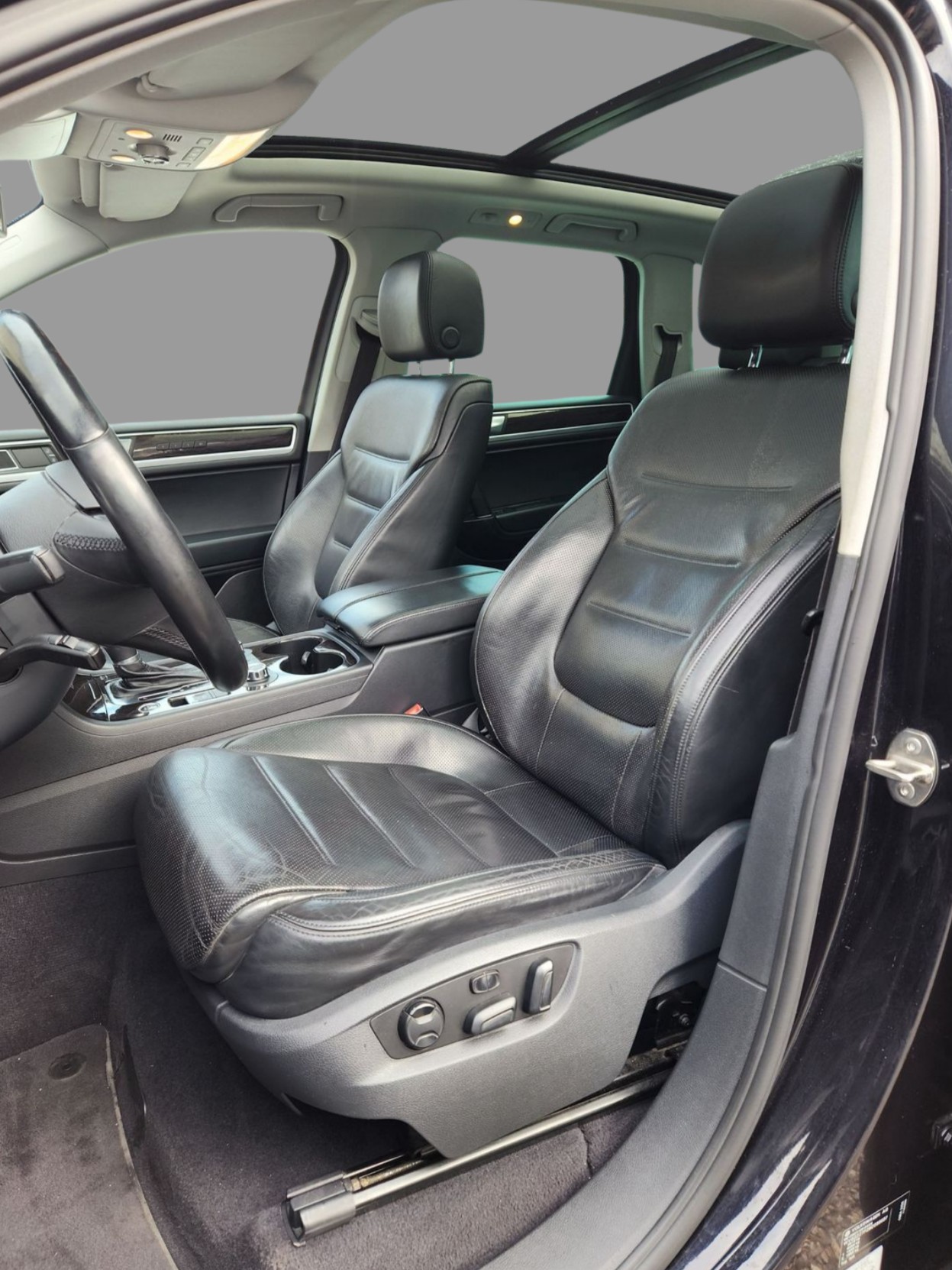 VW Touareg 3.0 TSI Hybrid Tiptronic-image-10