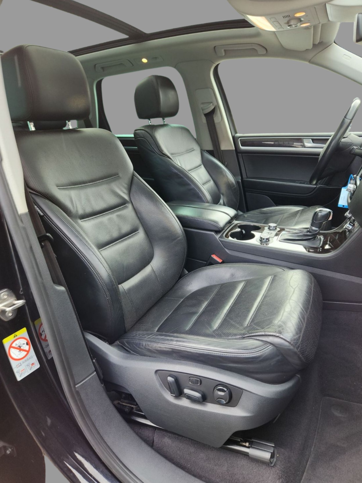 VW Touareg 3.0 TSI Hybrid Tiptronic-image-13