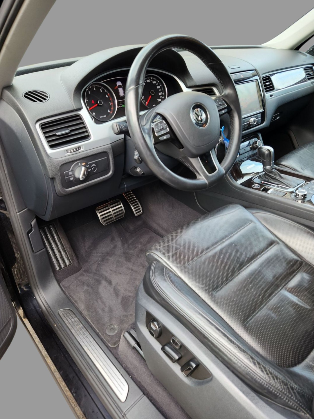 VW Touareg 3.0 TSI Hybrid Tiptronic-image-9