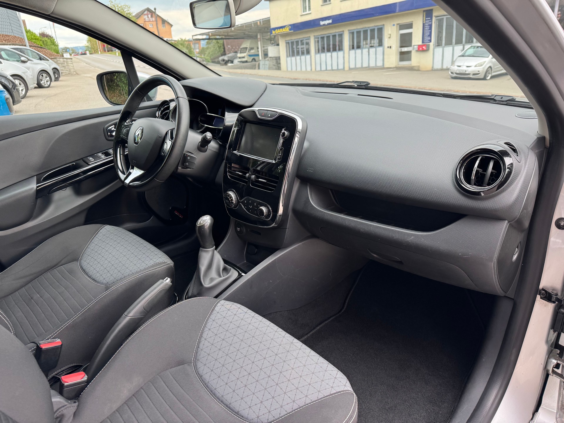 RENAULT Clio Grandtour 0.9 12V Swiss Edition-image-6