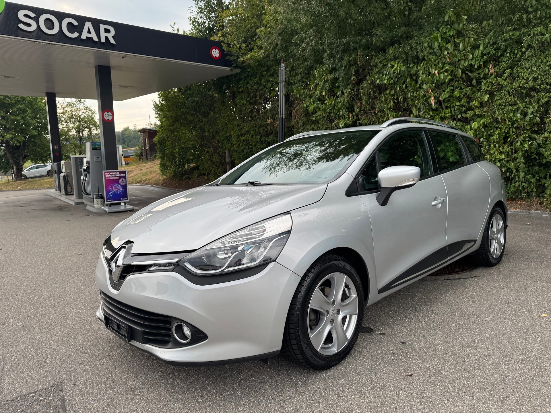 RENAULT Clio Grandtour 0.9 12V Swiss Edition-image-1