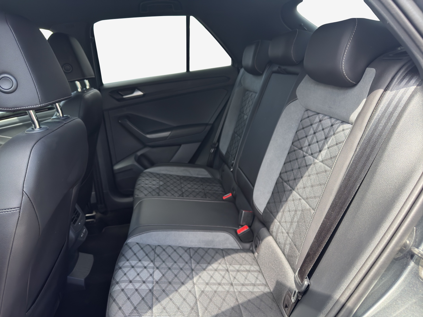 VW T-Roc 2.0 TSI R-Line DSG 4Motion-image-11