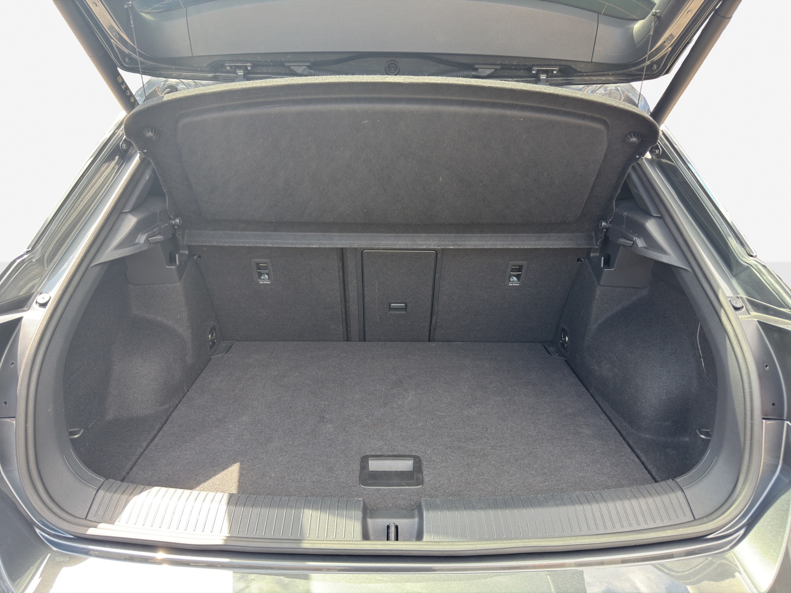 VW T-Roc 2.0 TSI R-Line DSG 4Motion-image-12