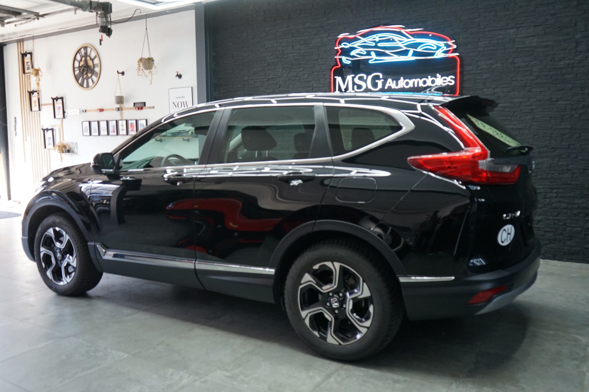 HONDA CR-V 2.0i MMD Hybrid Executive 4WD Automatic-image-2