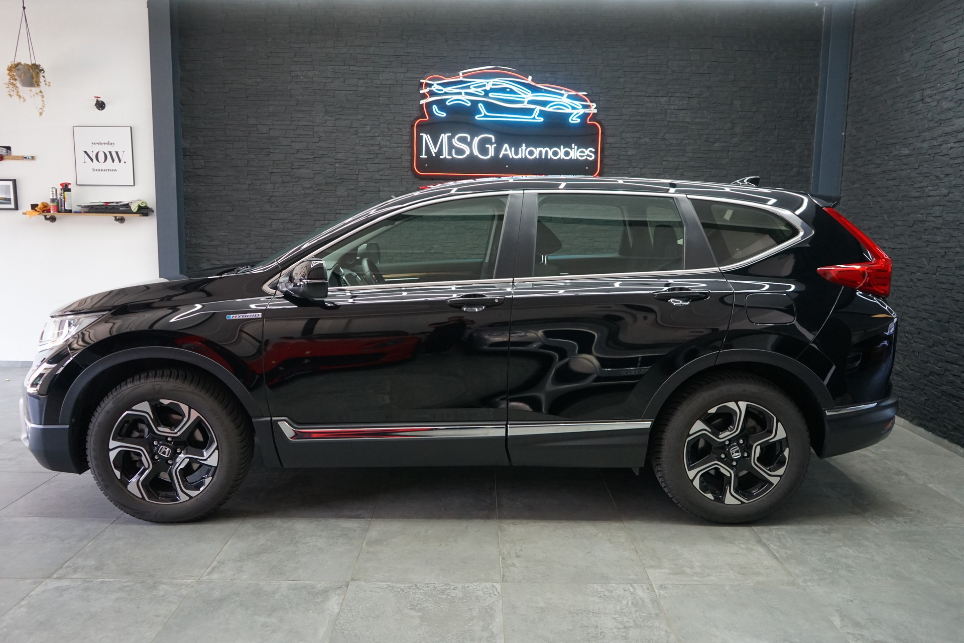 HONDA CR-V 2.0i MMD Hybrid Executive 4WD Automatic-image-1