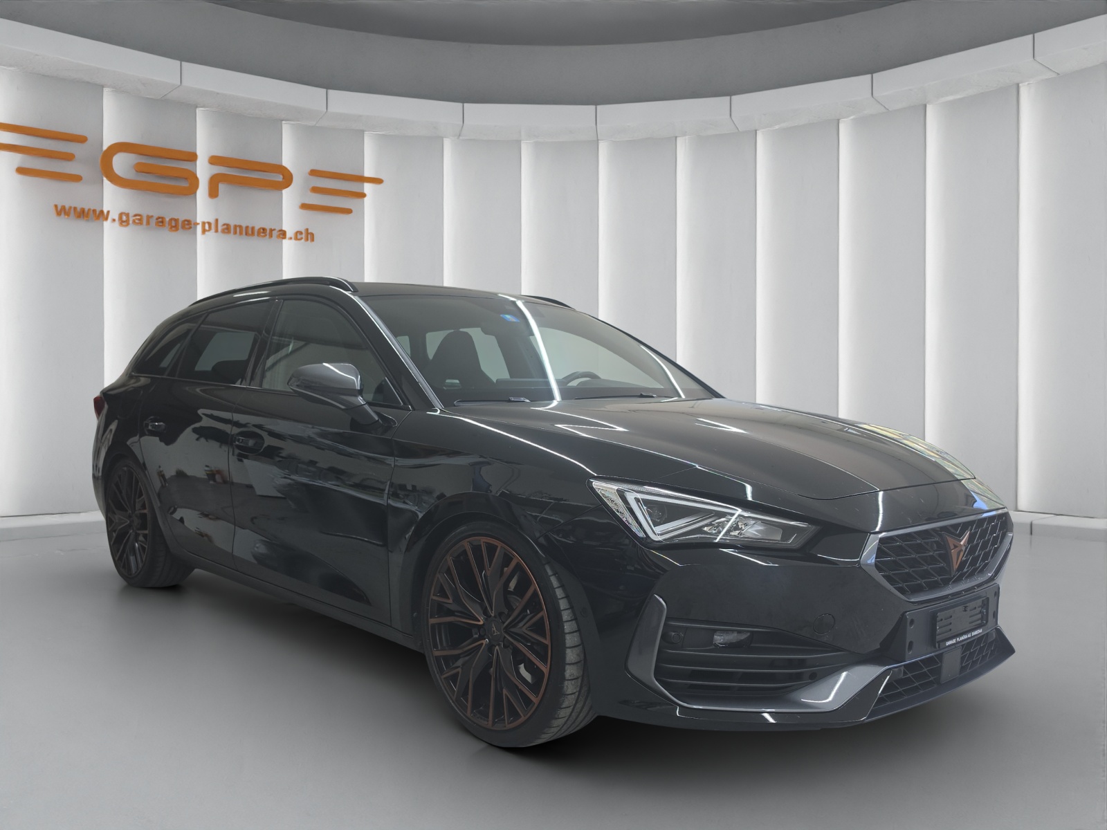 CUPRA Leon ST 2.0 TSI 310 VZ 4Drive DSG-image-2