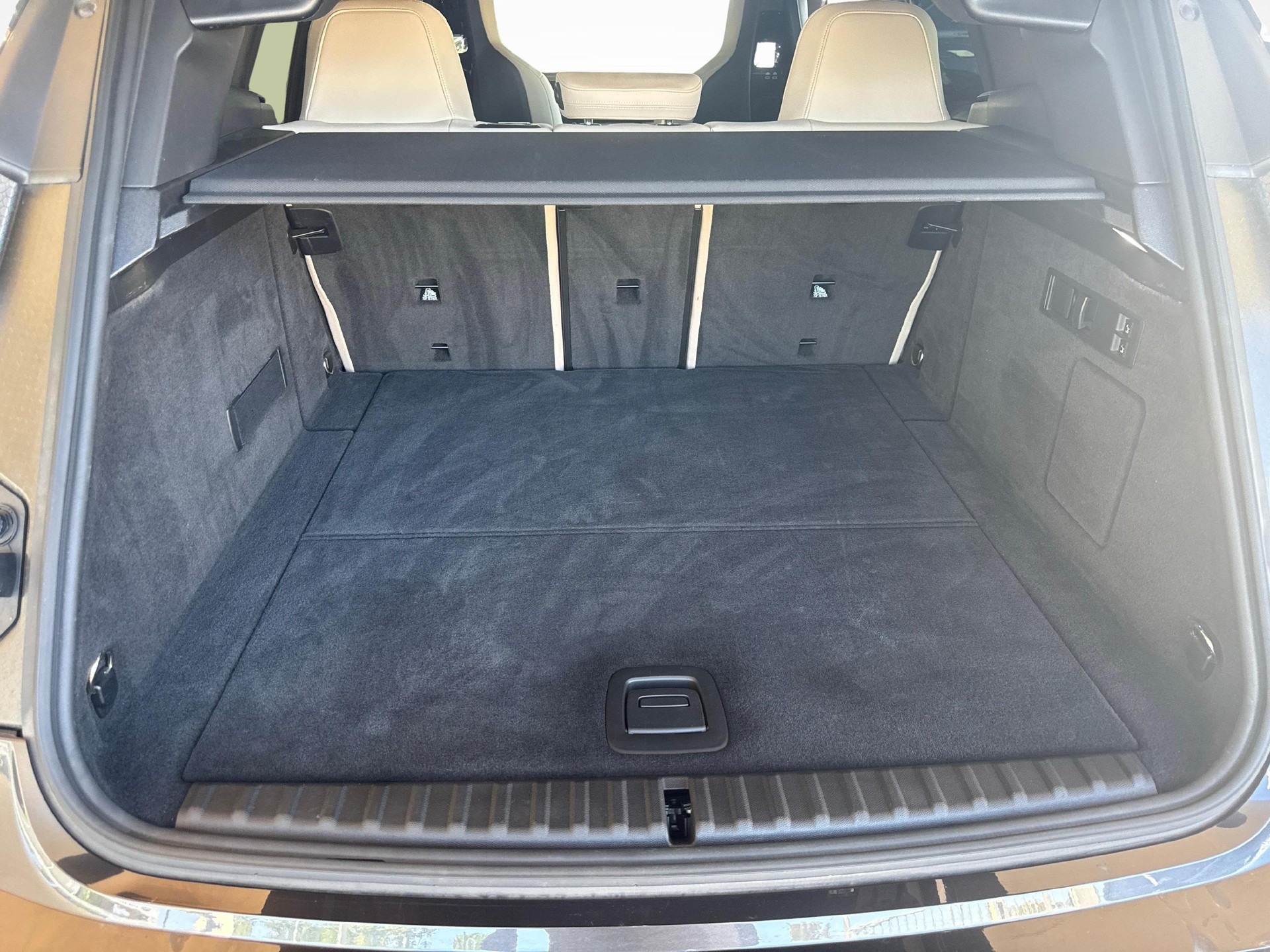 BMW iX xDrive50-image-12