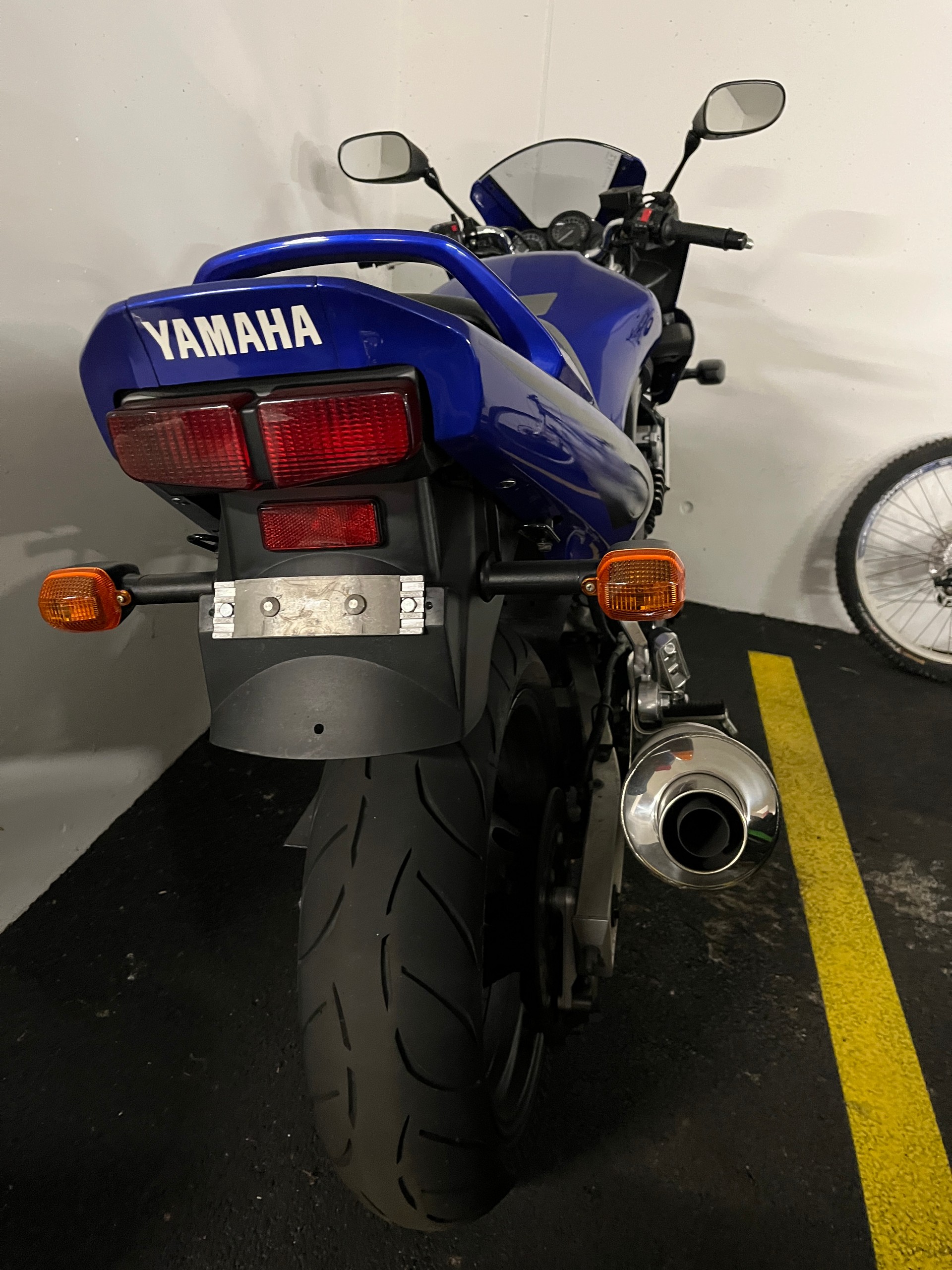 YAMAHA FZS 600 Fazer-image-5
