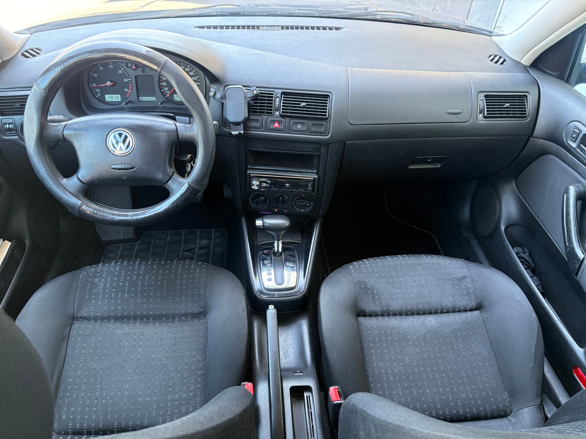VW Golf 1.6 Automatic-image-10