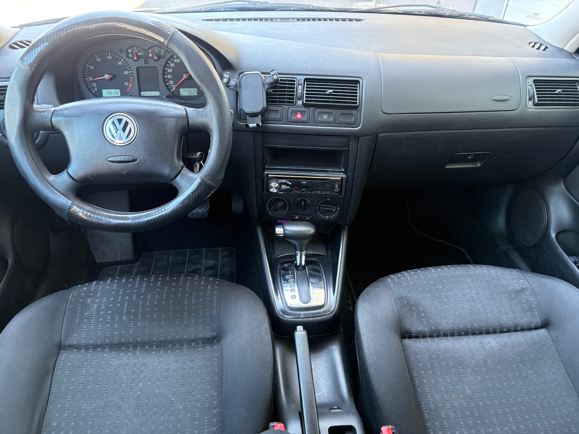 VW Golf 1.6 Automatic-image-11
