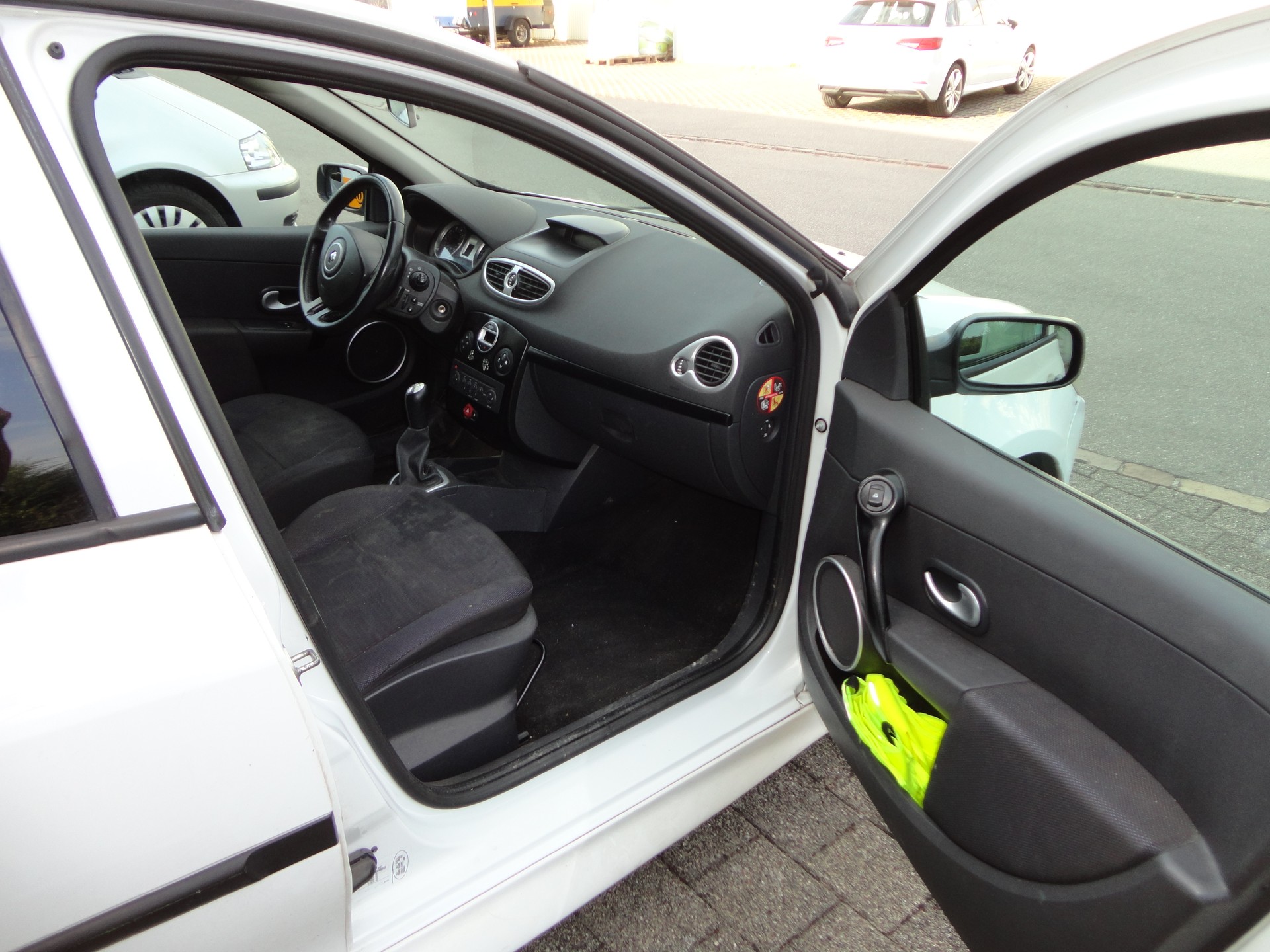 RENAULT Clio 1.2 16V Turbo Dynamique-image-12