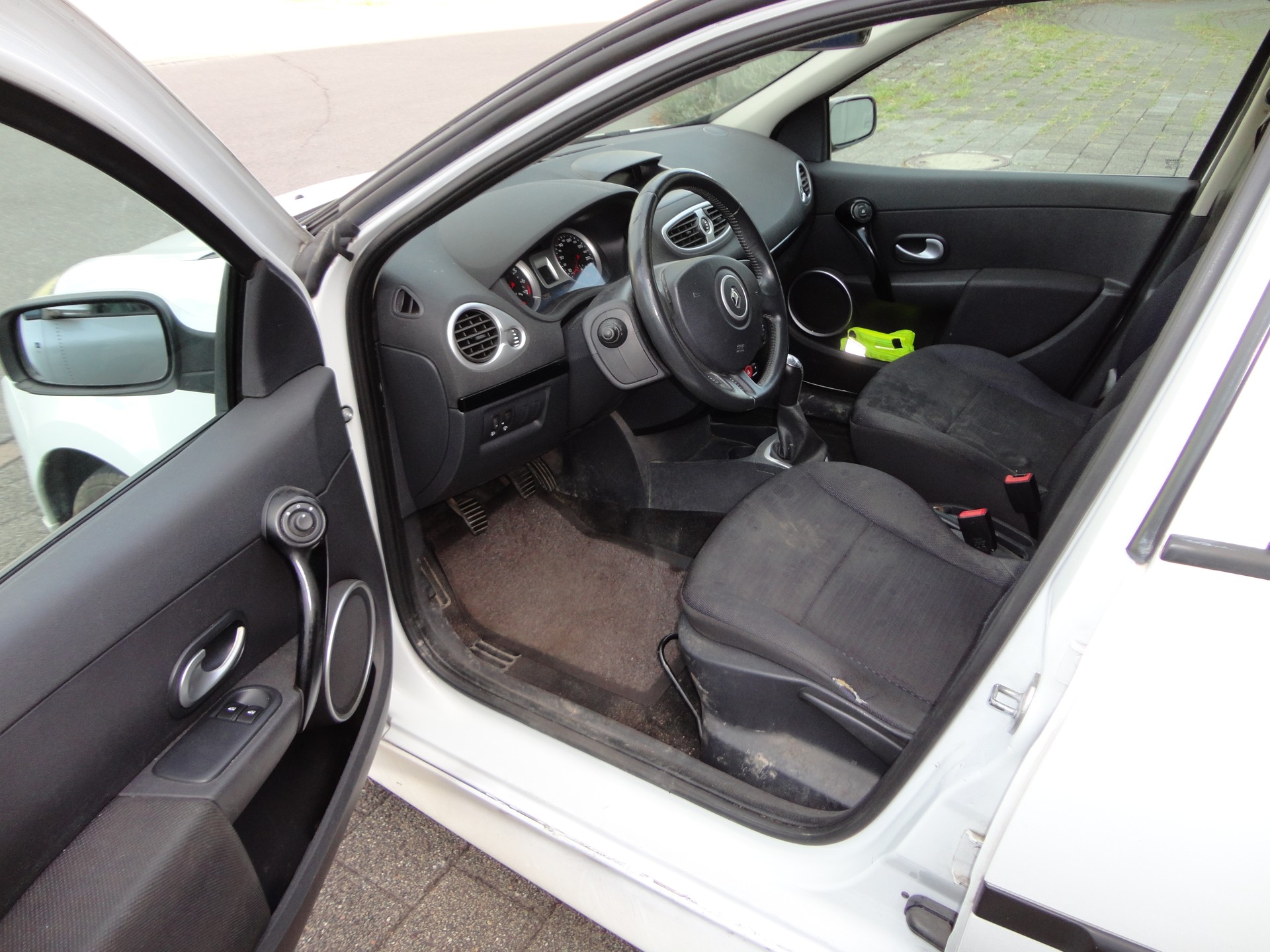 RENAULT Clio 1.2 16V Turbo Dynamique-image-8