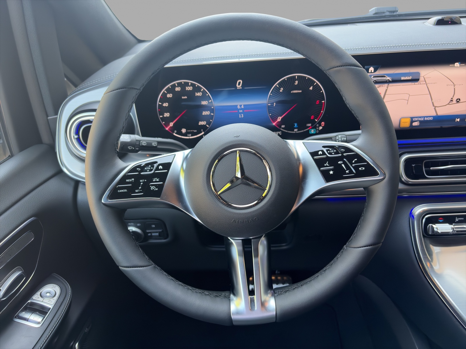 MERCEDES-BENZ V 300 d lang 4Matic Swiss Edition 9G-Tronic-image-9