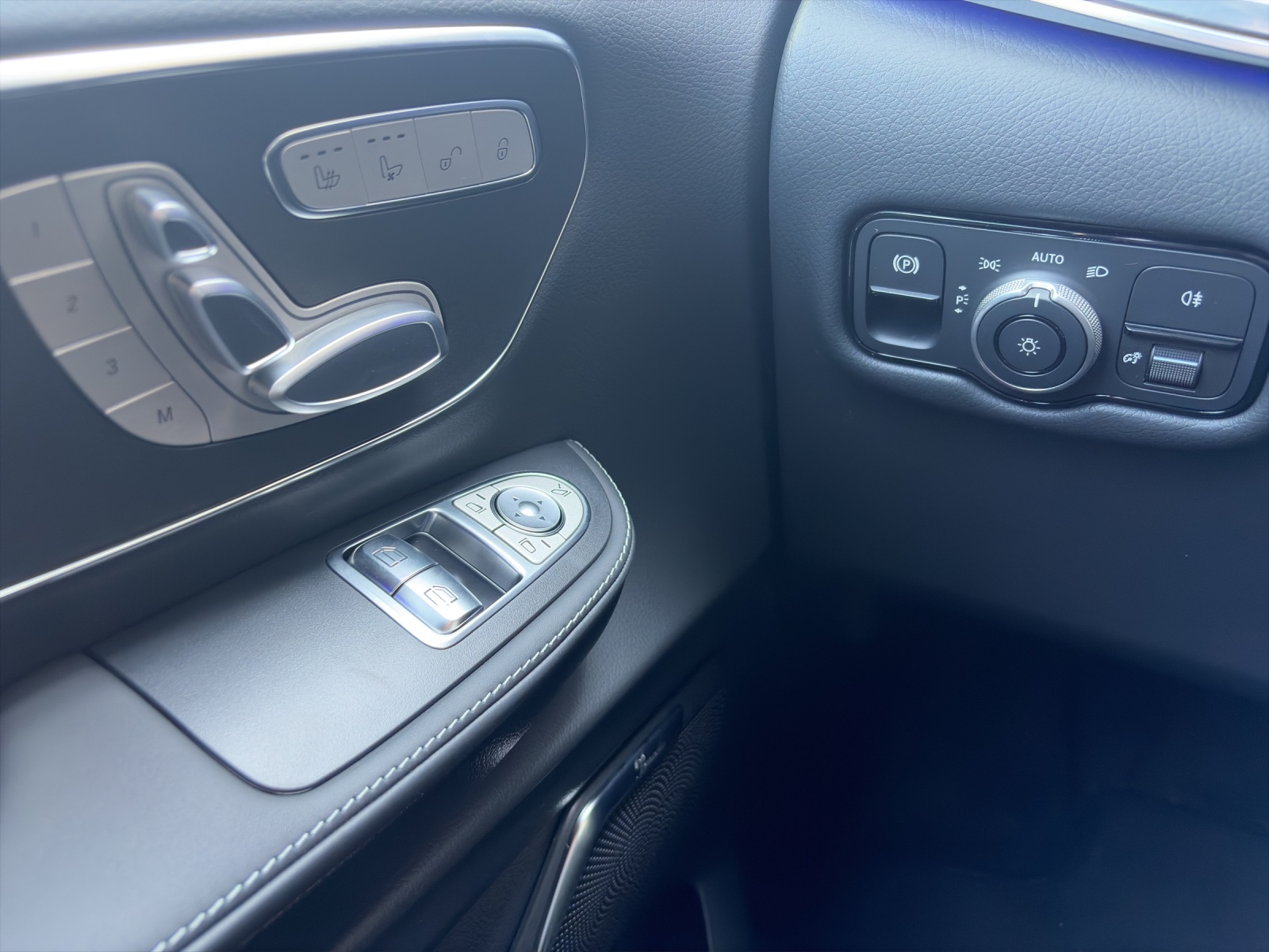 MERCEDES-BENZ V 300 d lang 4Matic Swiss Edition 9G-Tronic-image-10