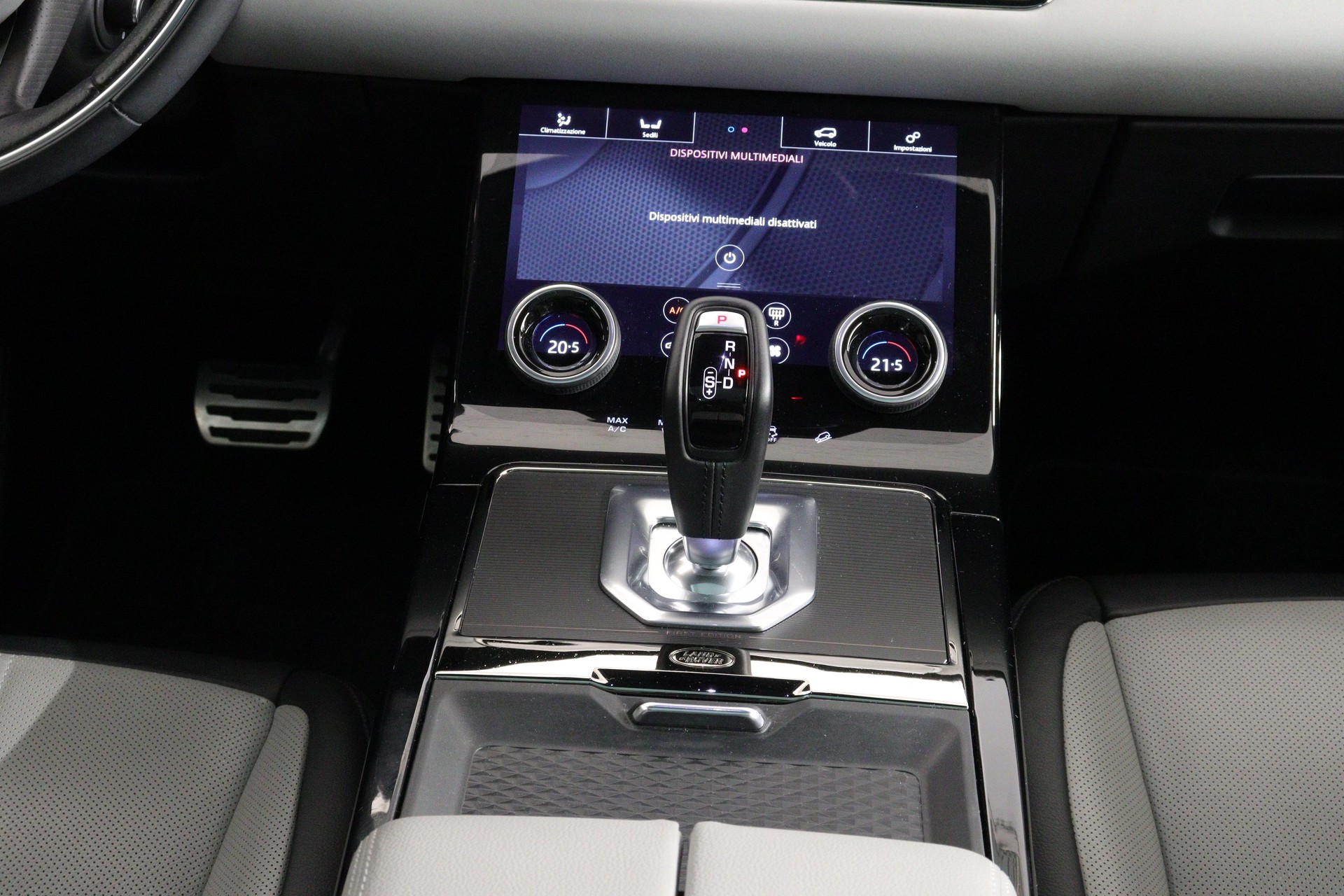 LAND ROVER Range Rover Evoque 2.0 T 250 First Edition-image-7