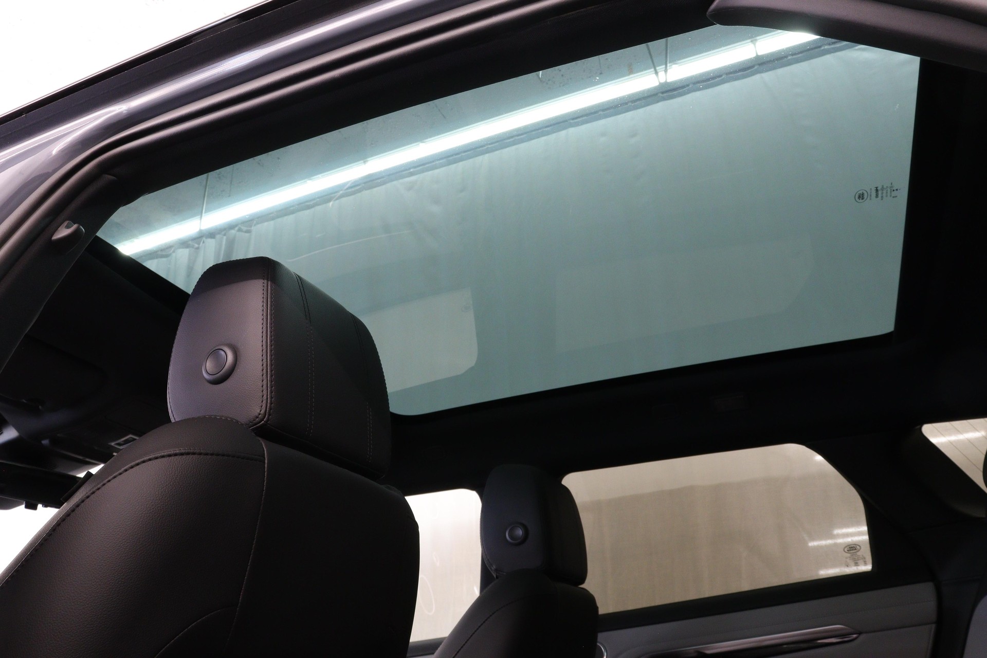 LAND ROVER Range Rover Evoque 2.0 T 250 First Edition-image-8