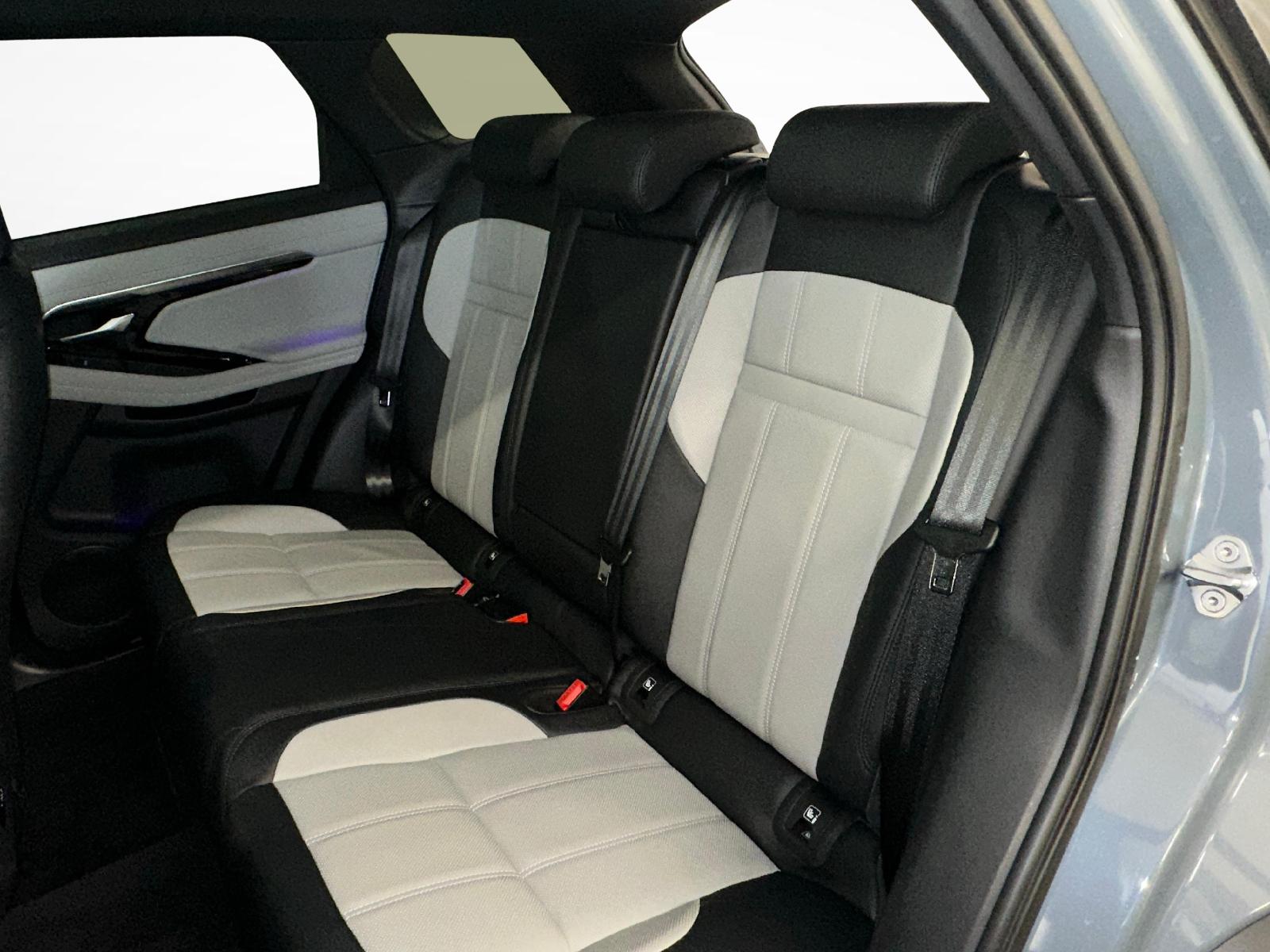 LAND ROVER Range Rover Evoque 2.0 T 250 First Edition-image-9