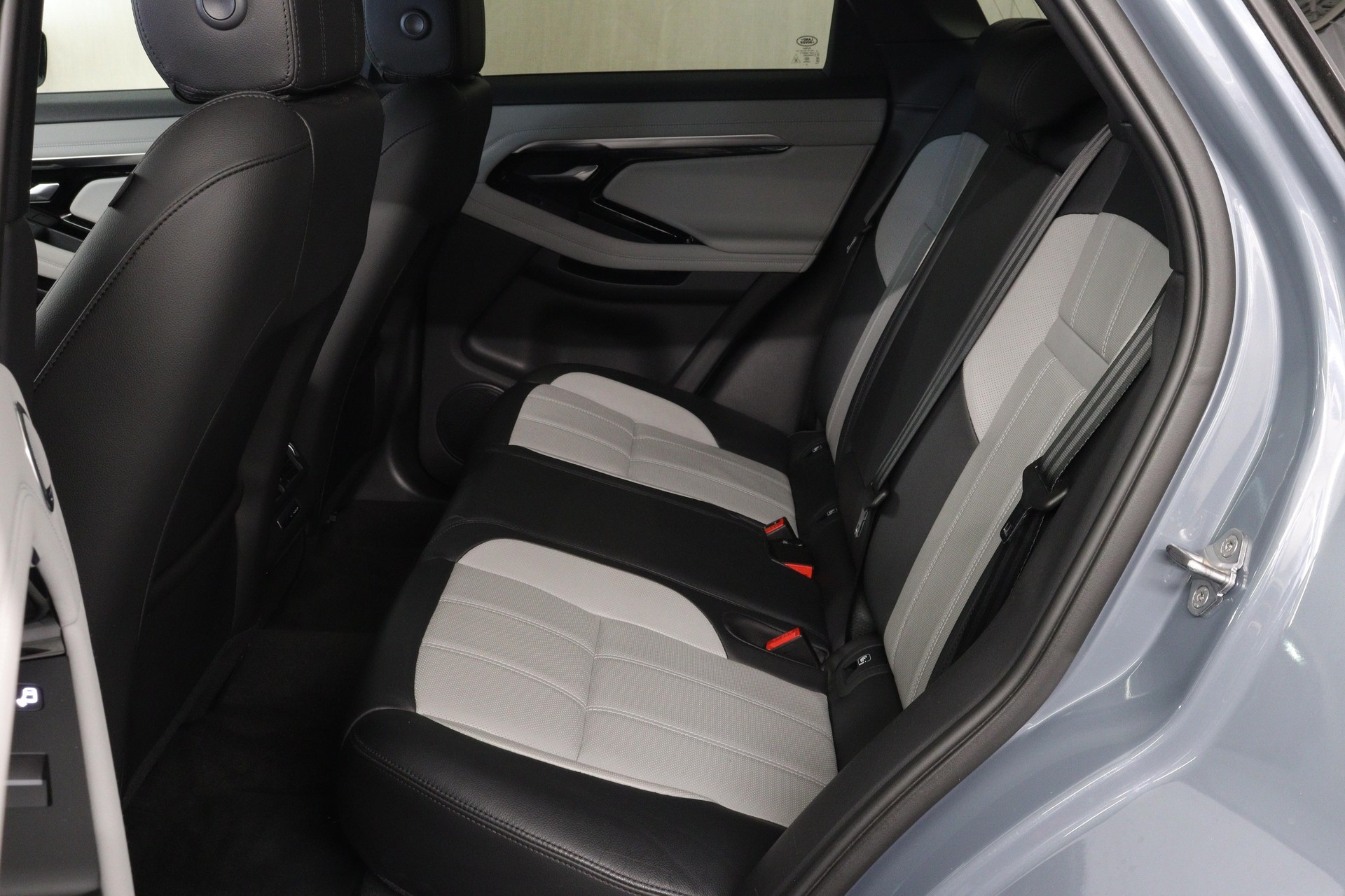 LAND ROVER Range Rover Evoque 2.0 T 250 First Edition-image-3