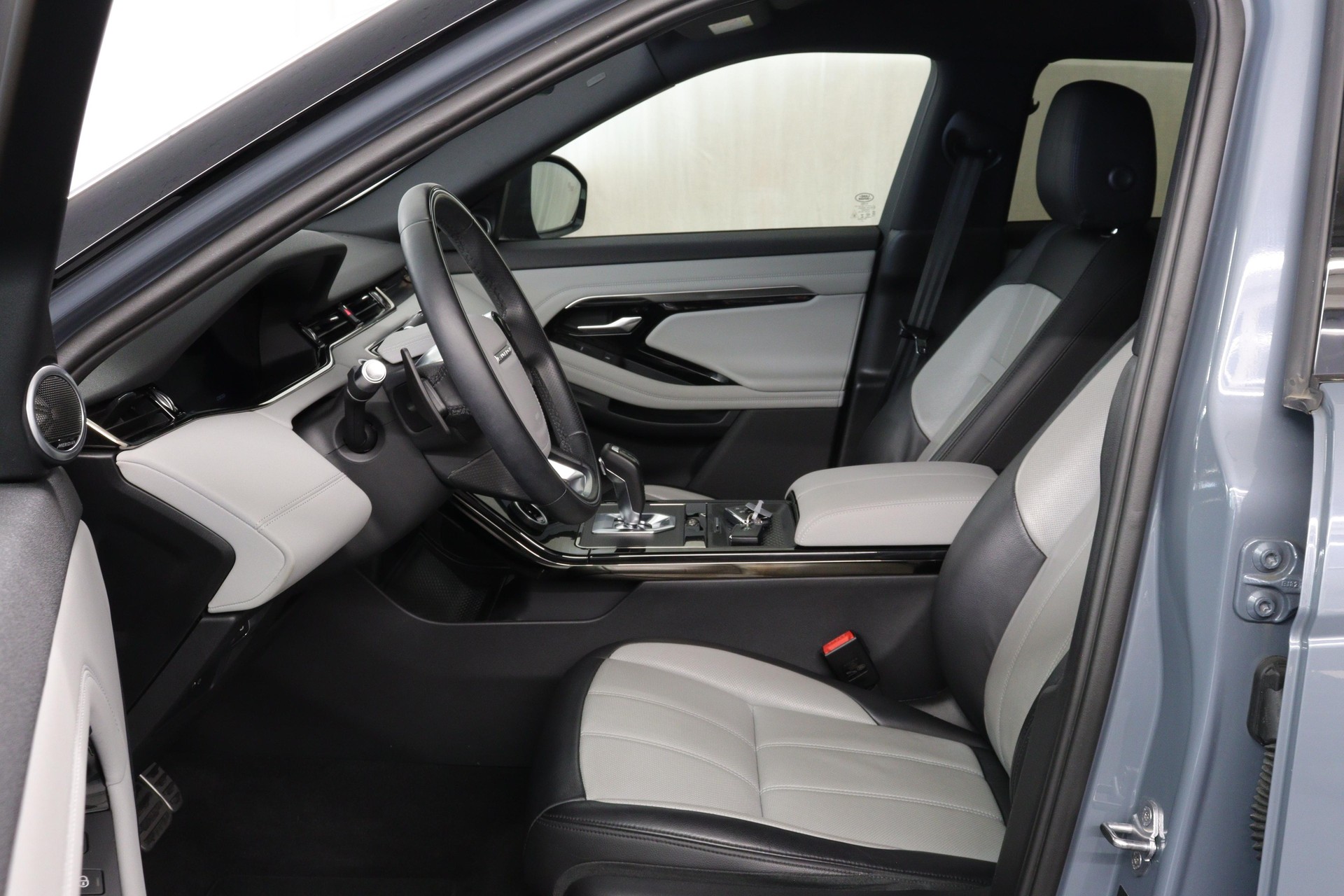 LAND ROVER Range Rover Evoque 2.0 T 250 First Edition-image-1