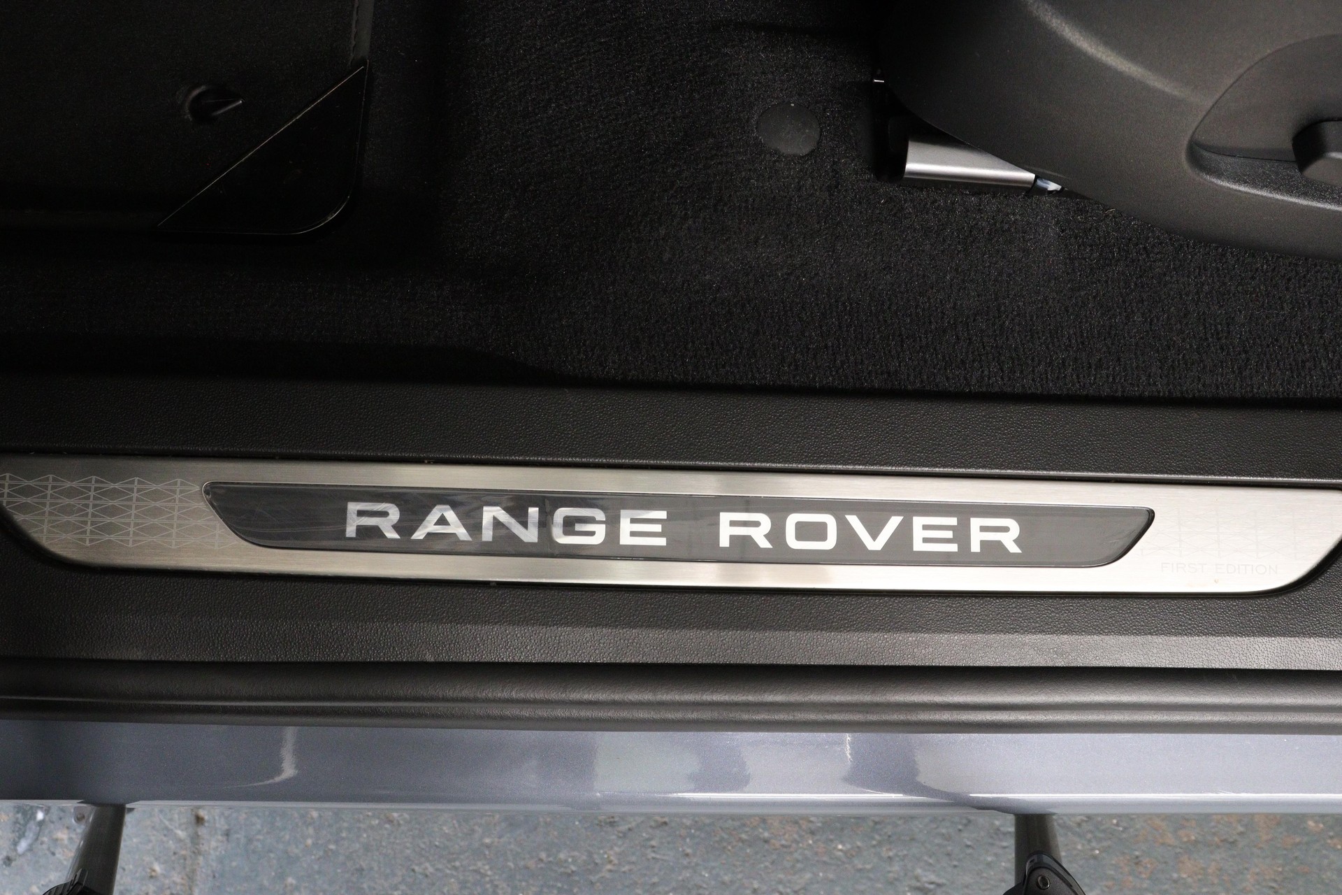 LAND ROVER Range Rover Evoque 2.0 T 250 First Edition-image-17