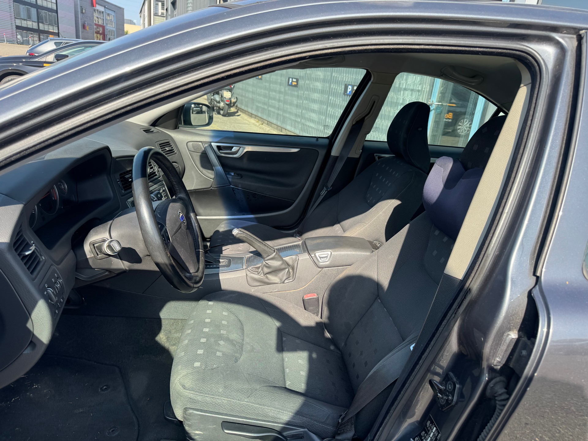 VOLVO S60 2.4 Summum-image-8