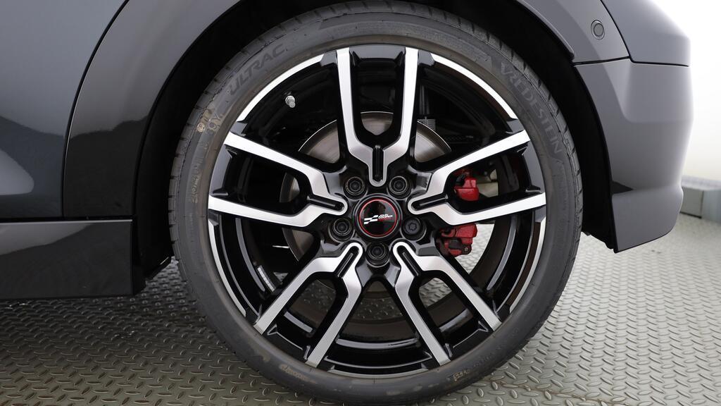 MINI John Cooper Works Cabrio-image-7