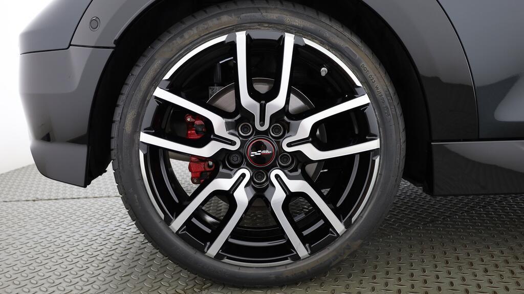 MINI John Cooper Works Cabrio-image-9