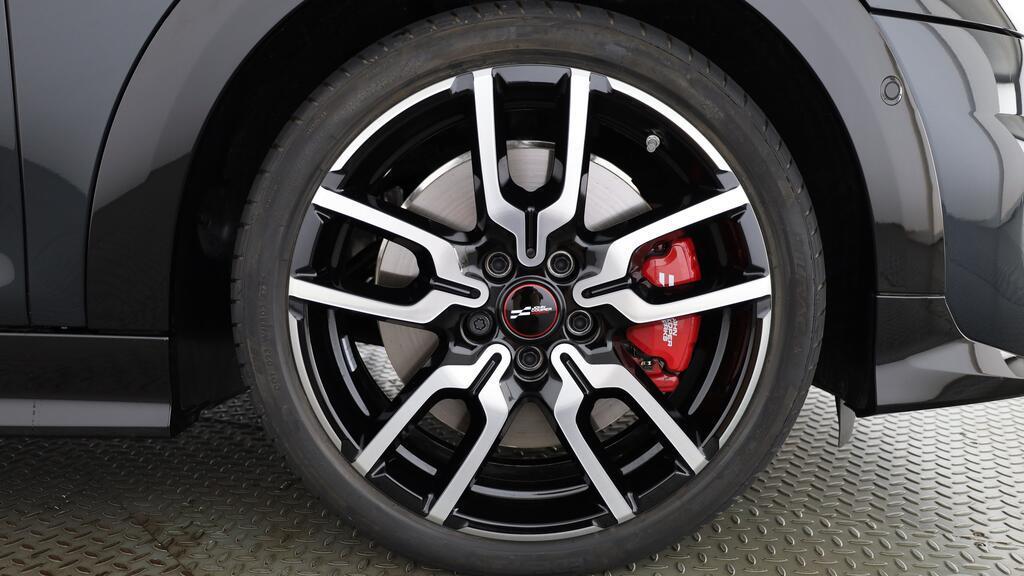 MINI John Cooper Works Cabrio-image-8