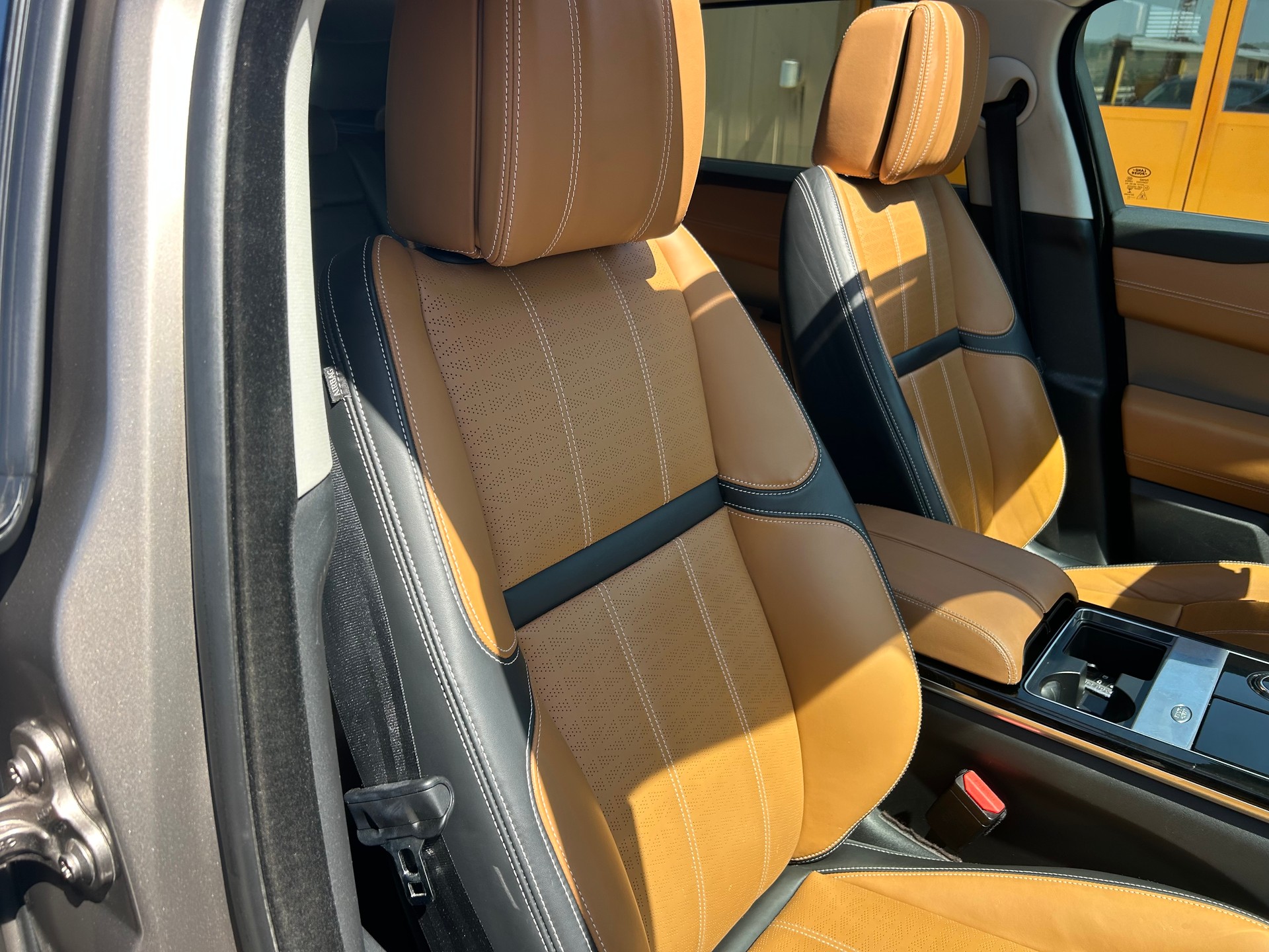 LAND ROVER Range Rover Velar D 240 SE Automatic-image-10