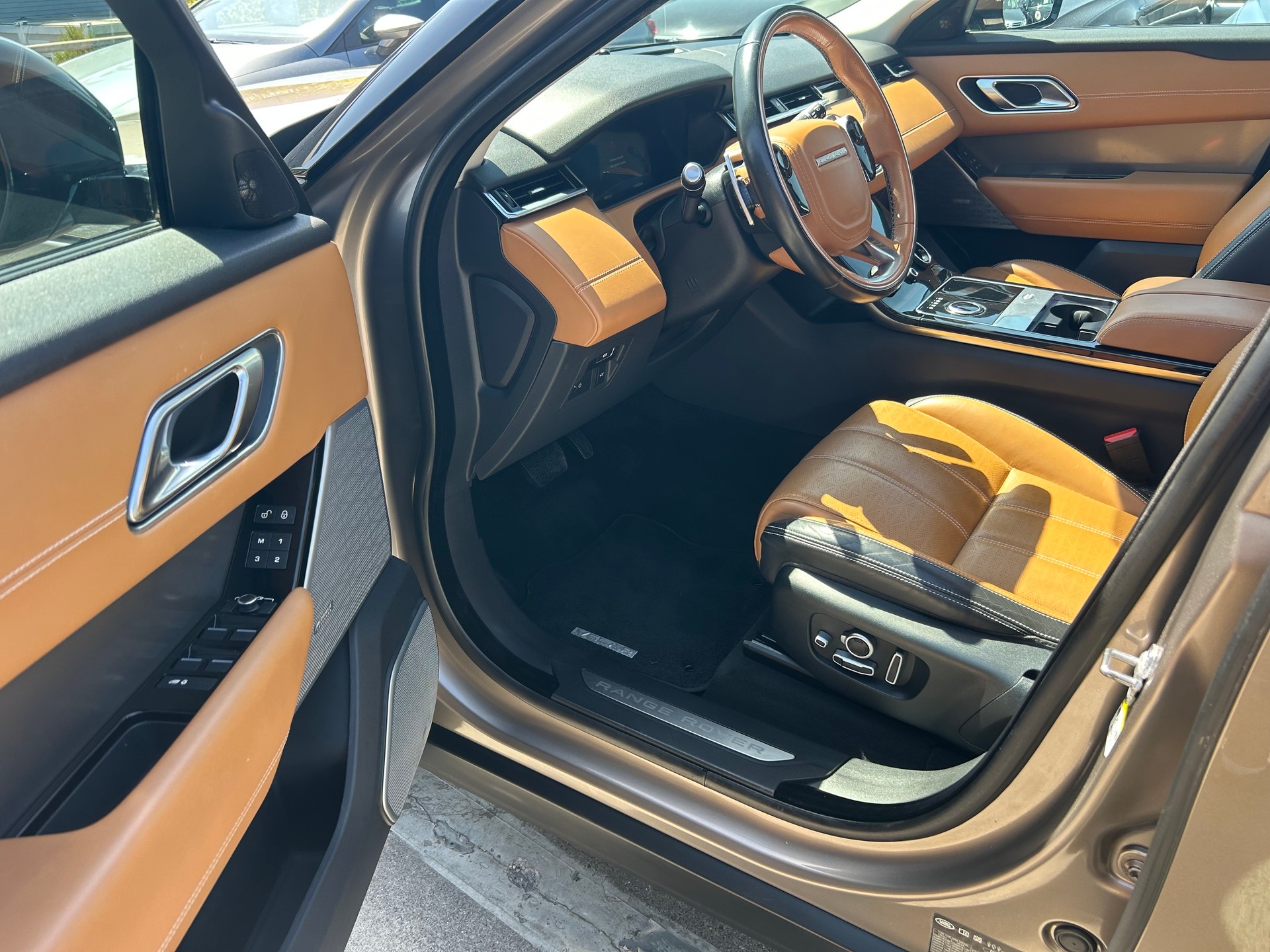 LAND ROVER Range Rover Velar D 240 SE Automatic-image-16